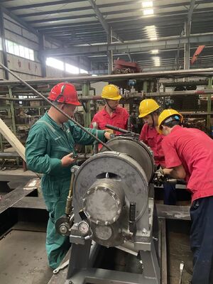 Hook Suspension Type Pneumatic Hoist with 25 Kg Capacity and Emergency Stop Safety Features